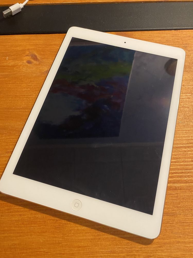 Планшет Apple IPad Air