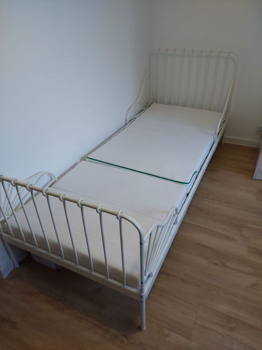 Łóżko dziecięce Ikea Minnen białe  z materacami 80x200