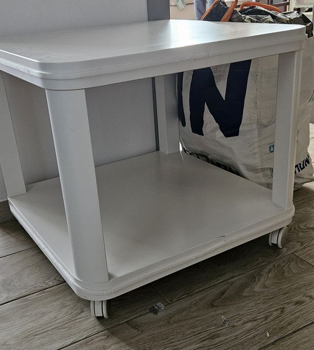 Oddam za darmo stolik i kanapy