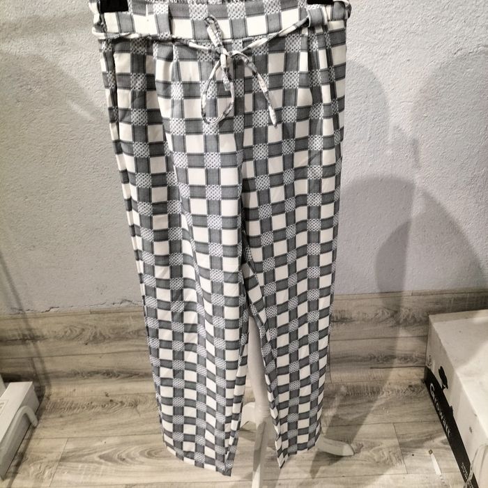 Spodnie w kratę rozmiar L