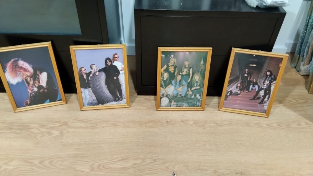 Quadros antigos com fotos dos Metallica  e Iron Mainden
