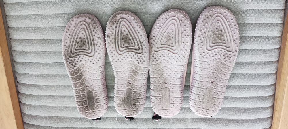 Sapatilhas aquáticas de criança em bom estado