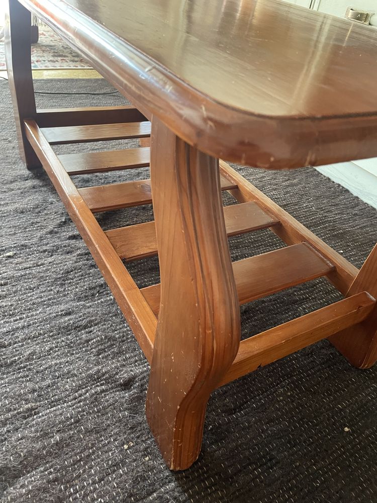 Mesa de madeira de centro