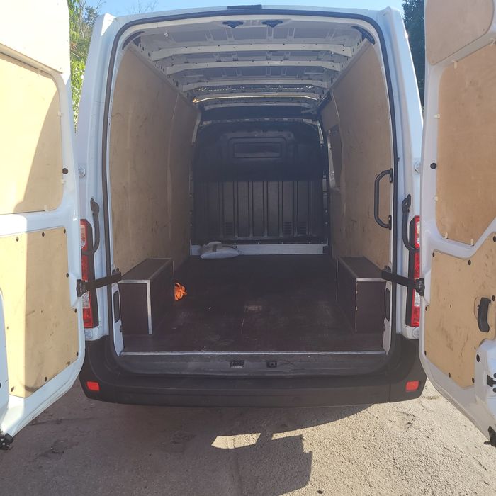 Wynajem Busa i usługi transportowe Renault Master 2.3