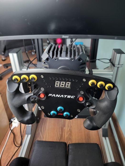 Zestaw simracingowy - Fanatec, monitor, kokpit