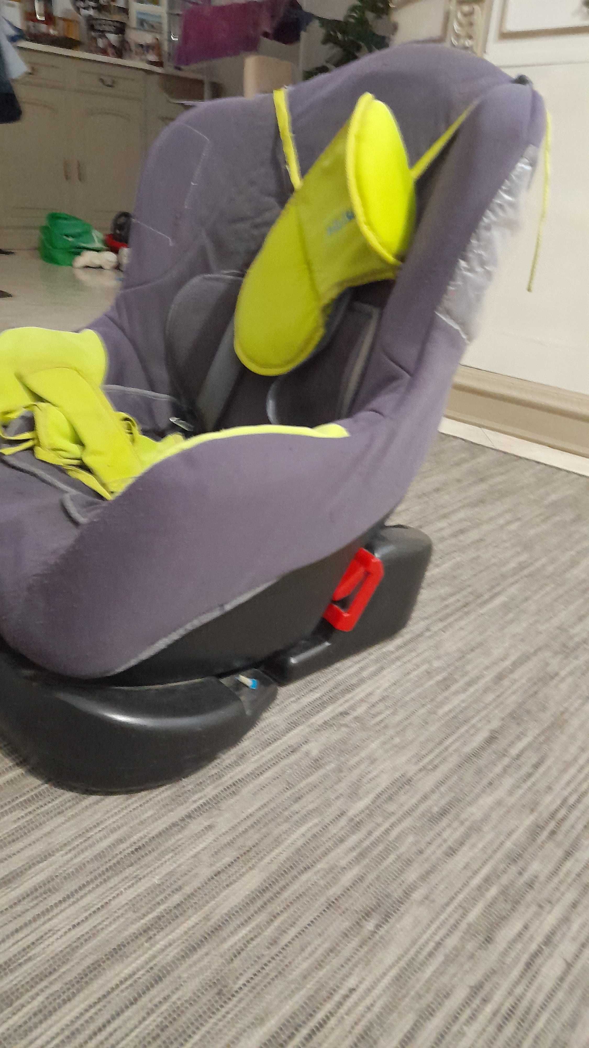 Cadeira de automovel bebe seguro usada