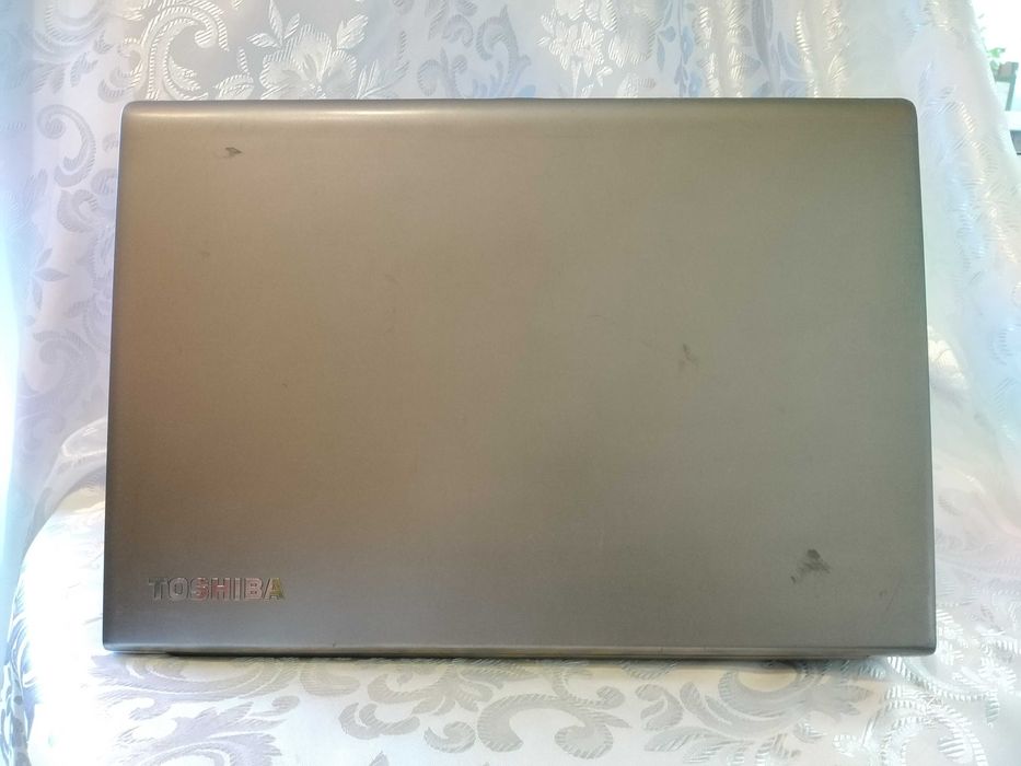 Laptop Toshiba używany w dobrym stanie