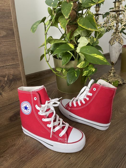 Stylowe trampki za kostkę na ukrytej koturnie Nowe