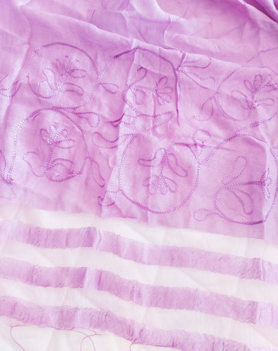 Echarpe lilás bordada | NOVA