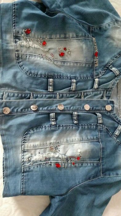 Укорочений джинсовий піджак