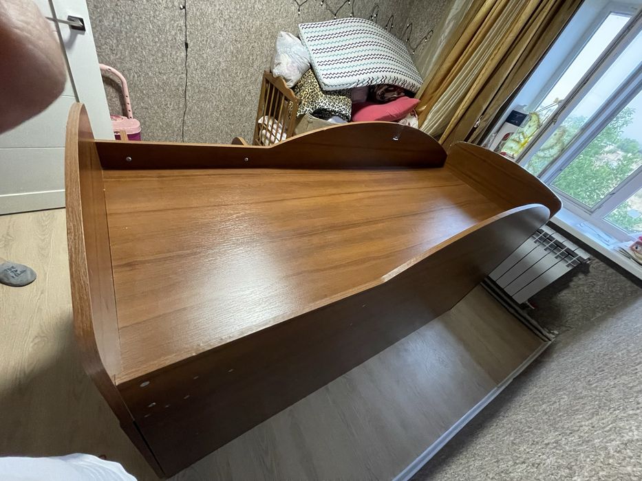 Дитяче ліжко з висувними ящиками