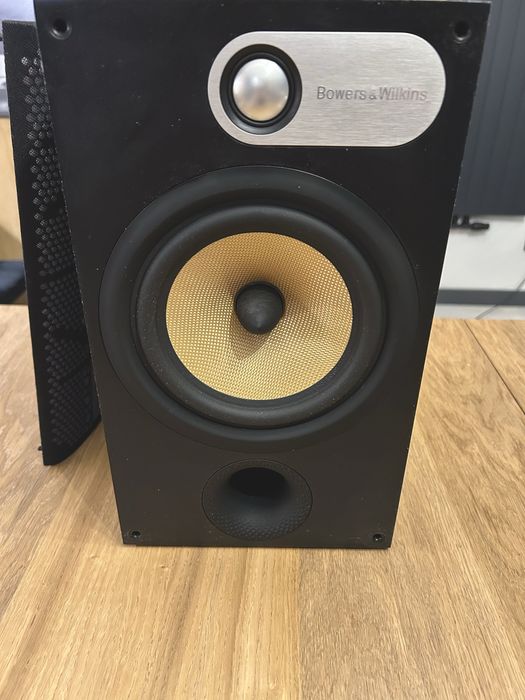Bowers & Willkins 685 S1 stan sklepowy standy