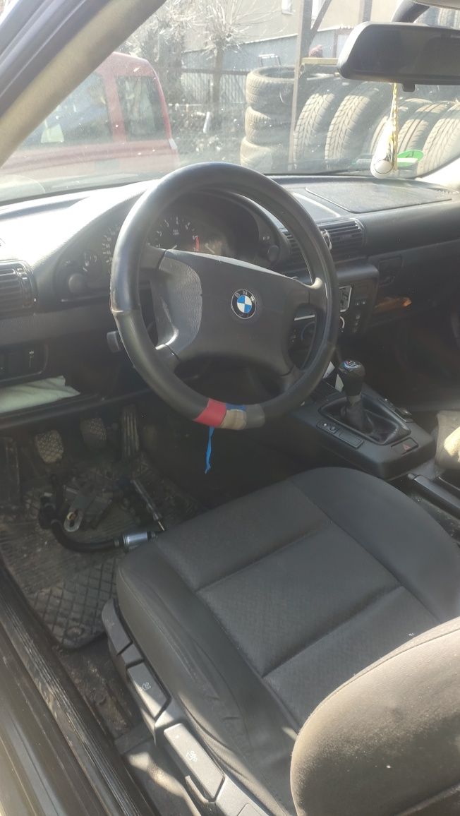 BMW E36 compact 2000r. Na części elementy karoserii, wnętrza