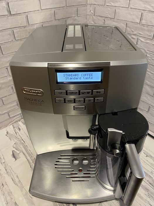 Кавомашина Delonghi Magnifica Pronto Cappuccino з Німеччини