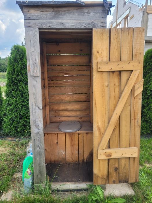 wychodek, toaleta drewniana