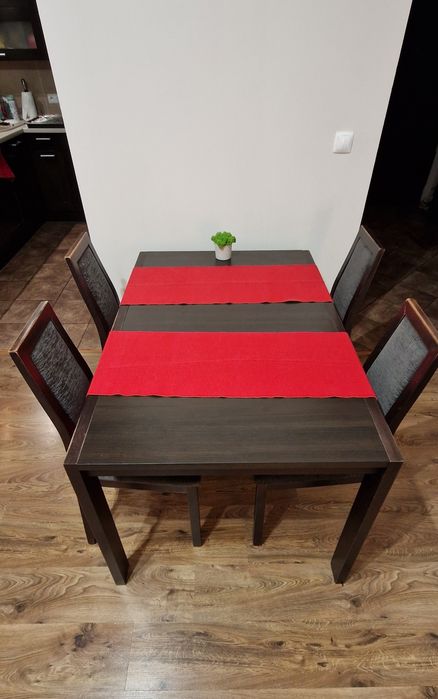 Stół z krzesłami 4 sztuki