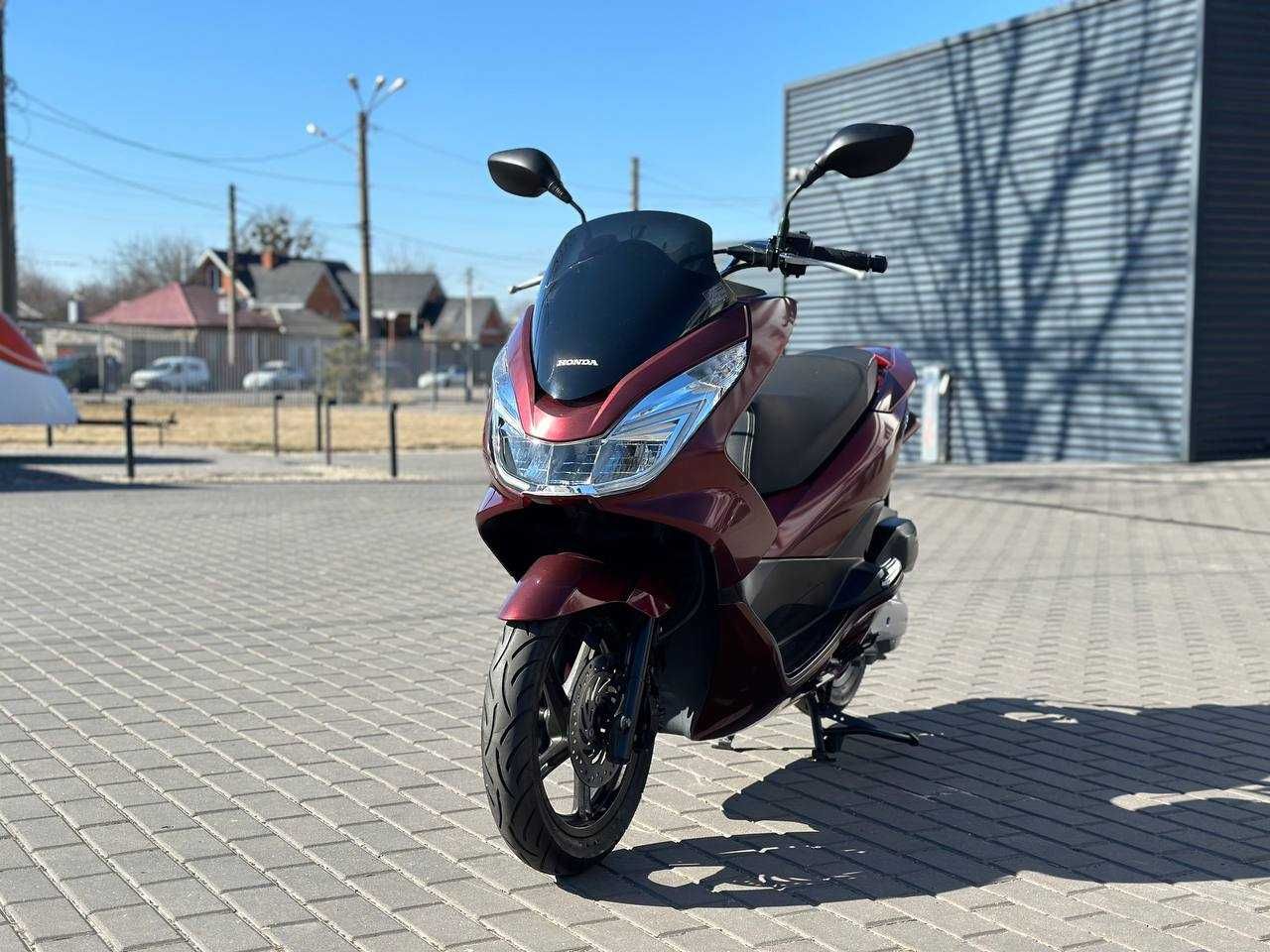 Купить японский скутер Honda PCX 150 KF18, мотосалон Артмото Полтава