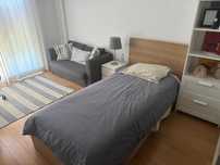 Mobilia de Quarto com Cama / Secretária / Sofá / Cadeira