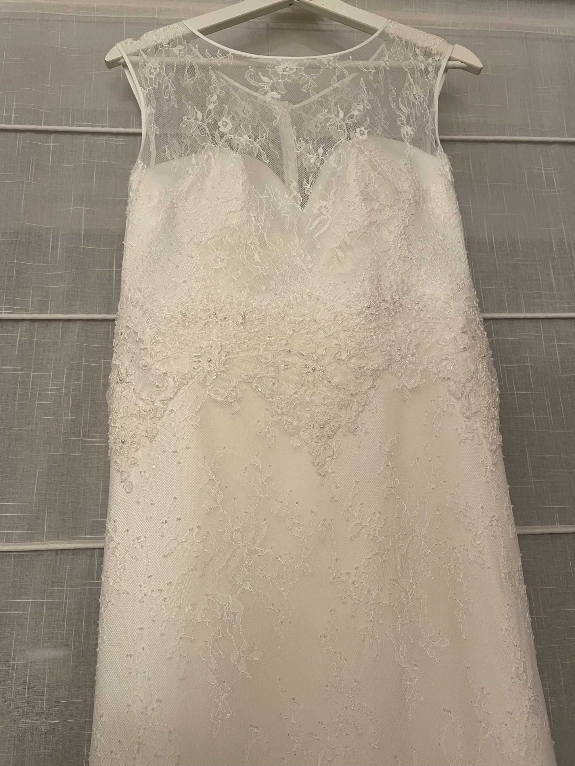 Suknia ślubna z salonu Kwiat Lotosu - Heaven  z długim welonem