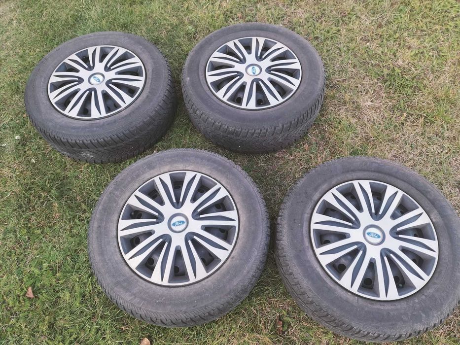 koła. 235/60 R16 opony zimowe. felgi stalowe. kołpaki. KUGA