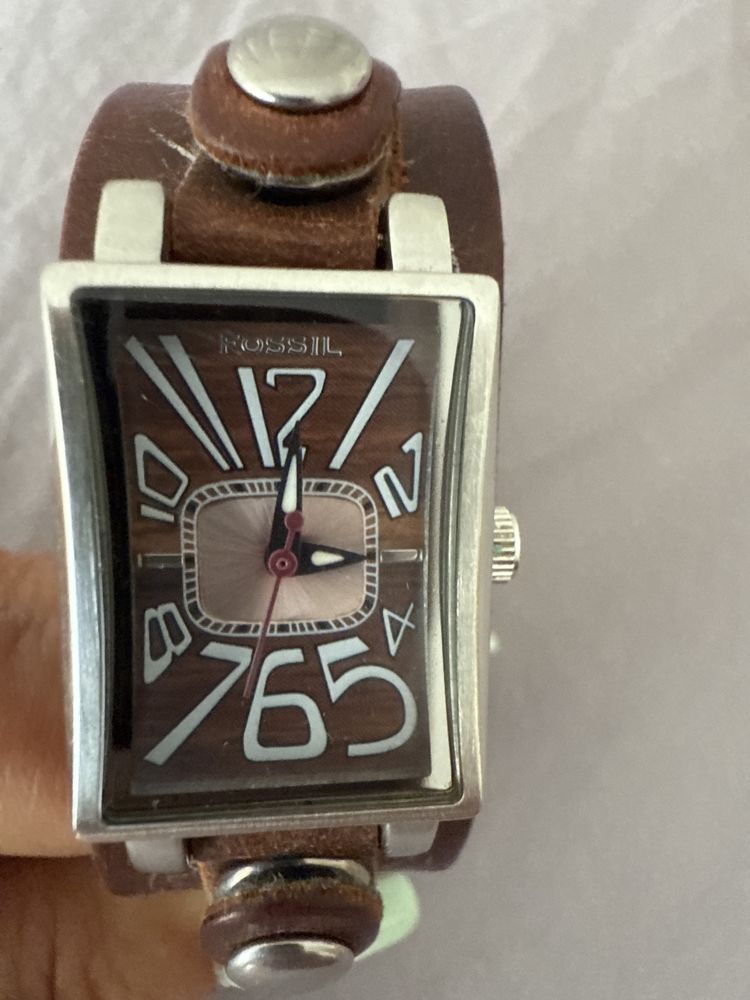 Relogio mulher marca Fossil em pele