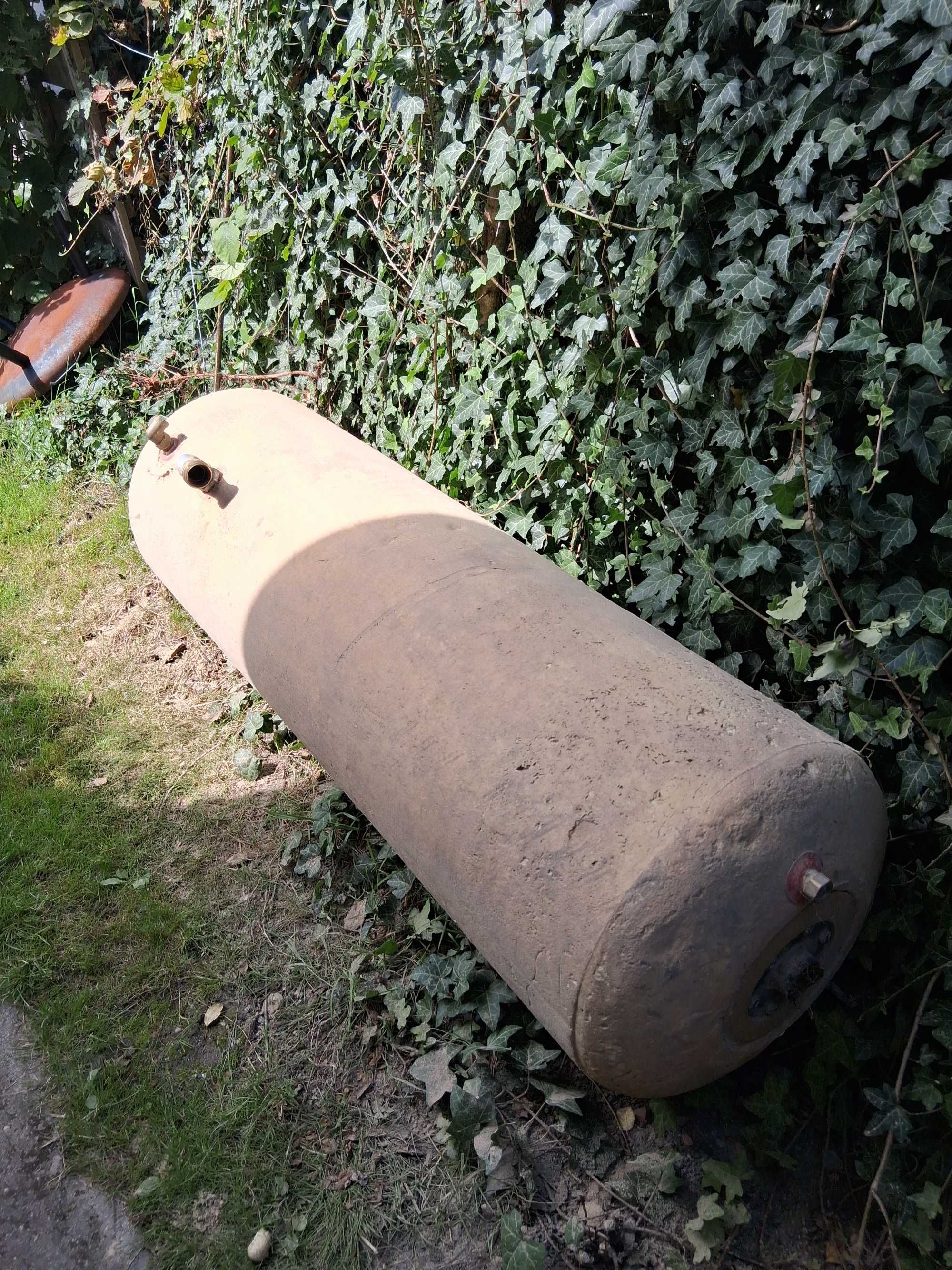 Bojler 140 litrów.