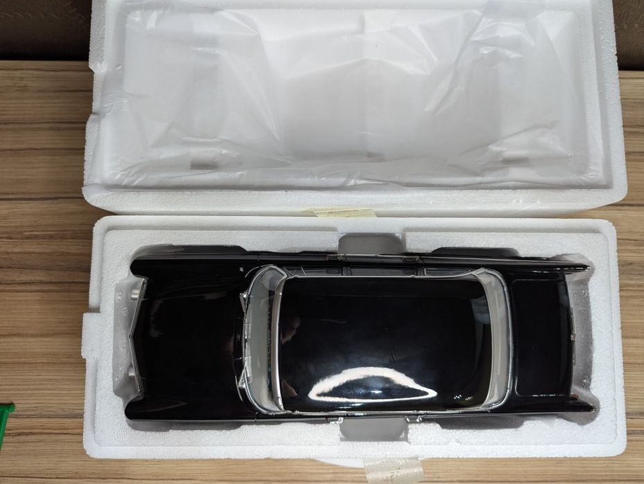 Чайка ГАЗ 13 масштаб 1:18