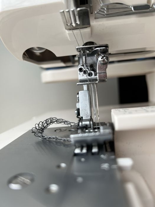 Коверлок Minerva M3000CL