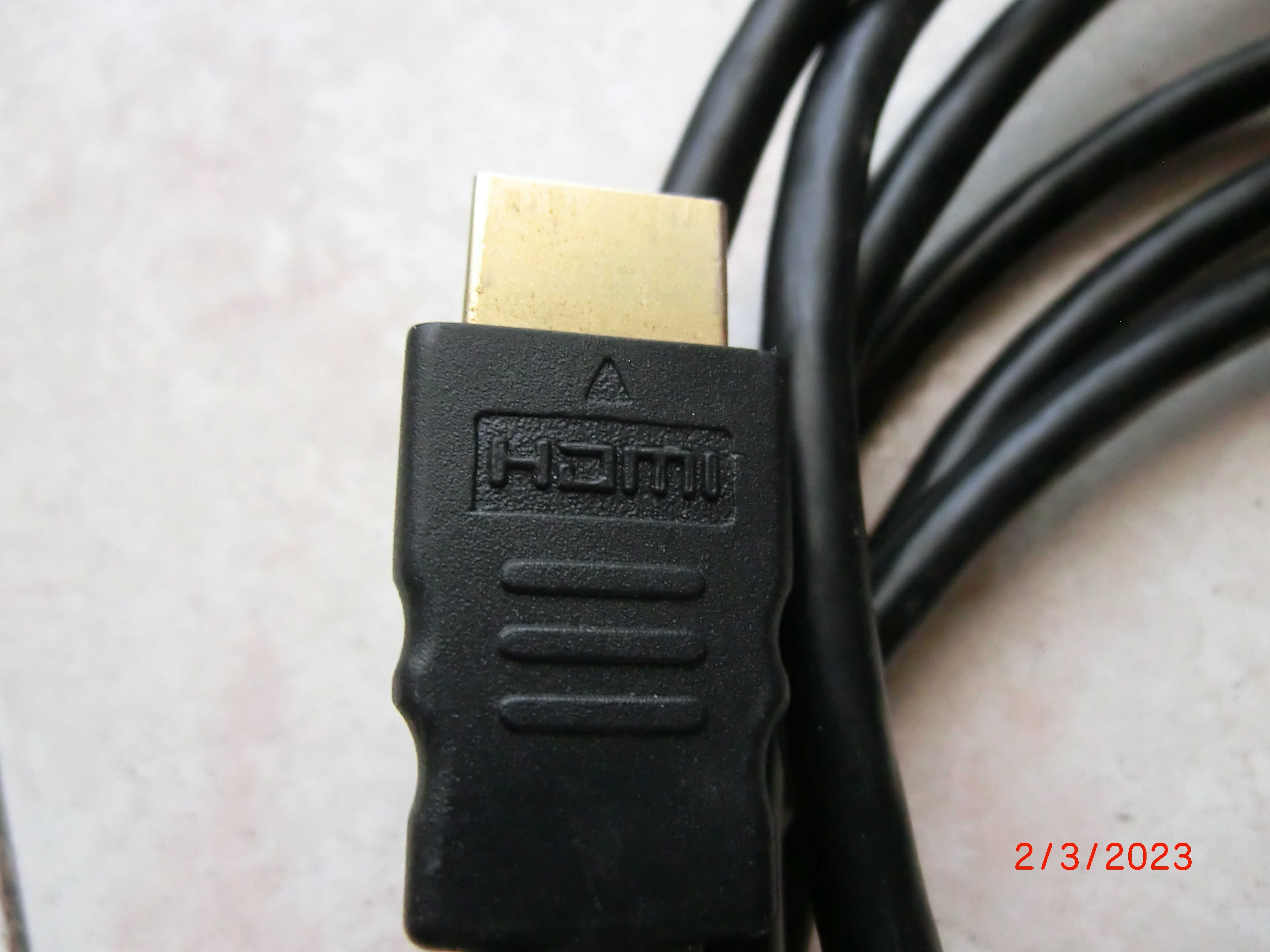 Cabos HDMI + 21 pinos e de rede.