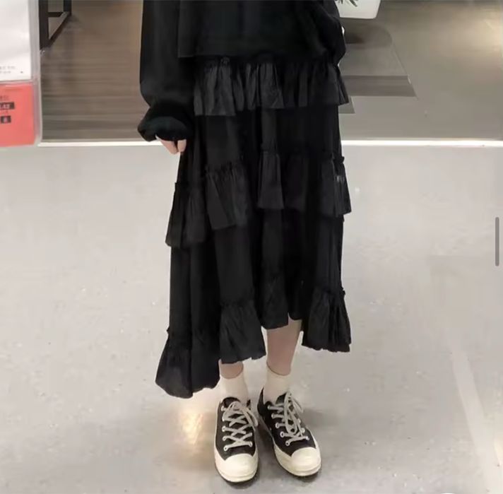 Чорна довга спідниця