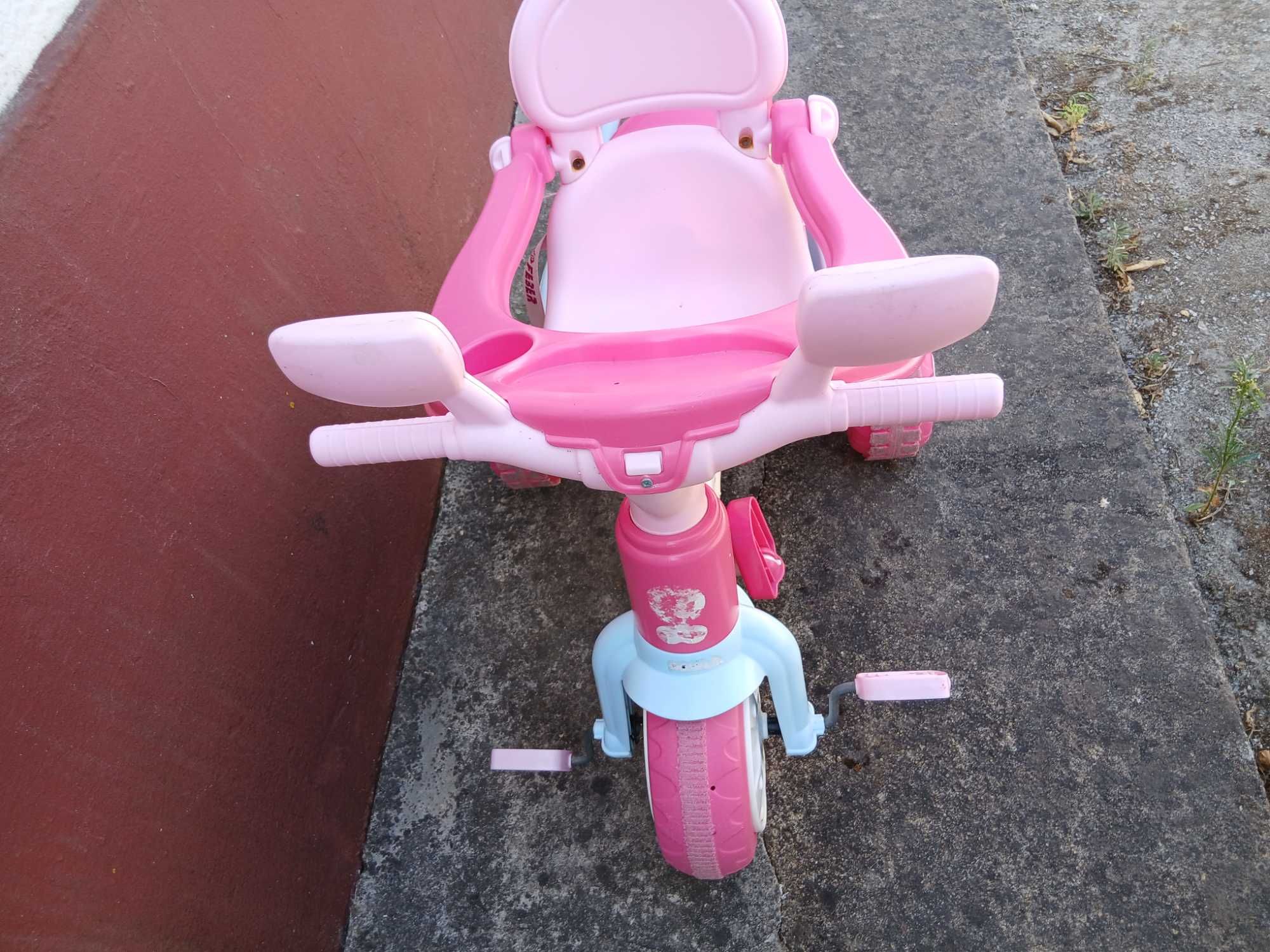 Triciclo de criança