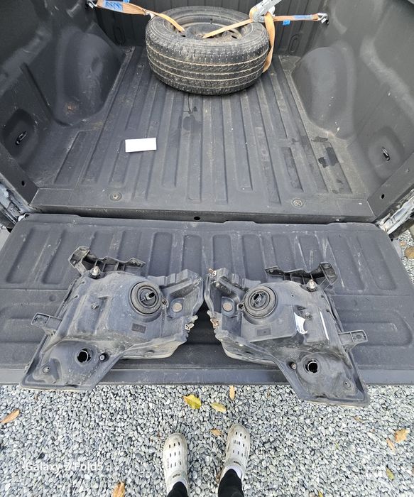 Komplet lampy przednie tylnie i gril z owiewką ford f150