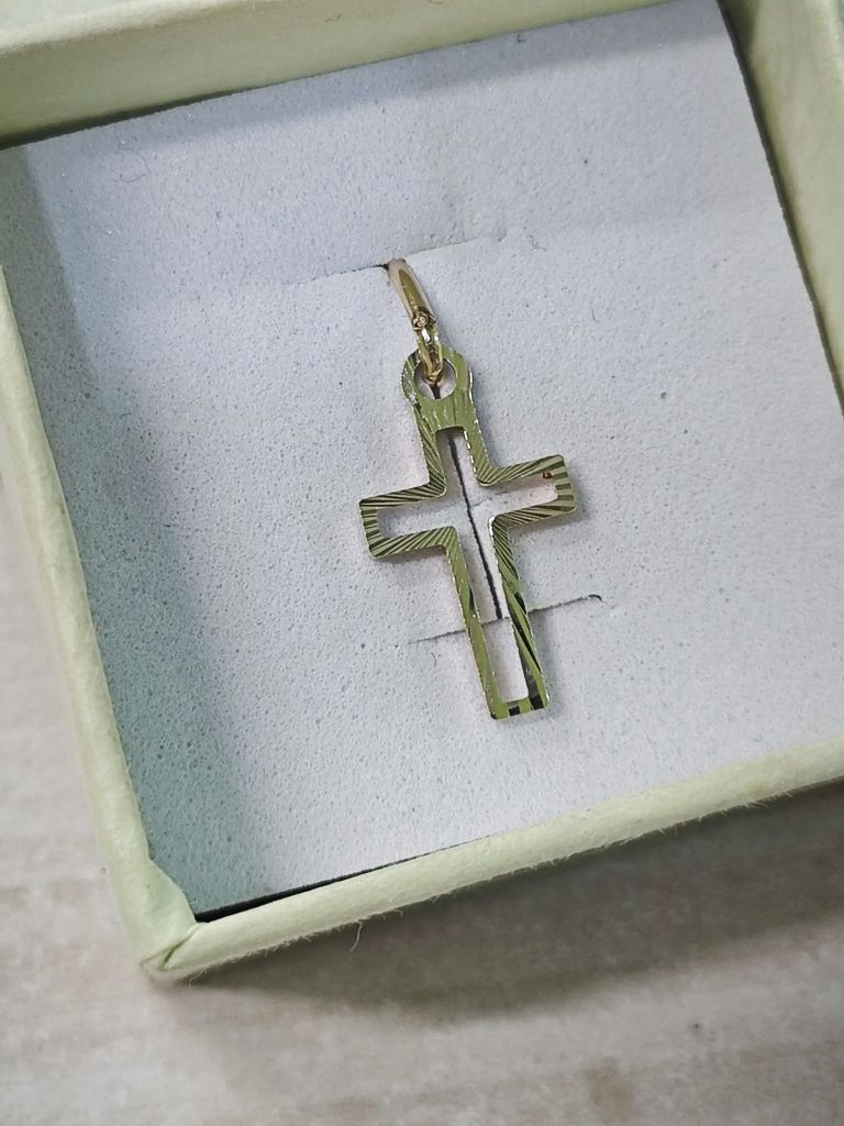 Złoty diamentowany krzyżyk pr585