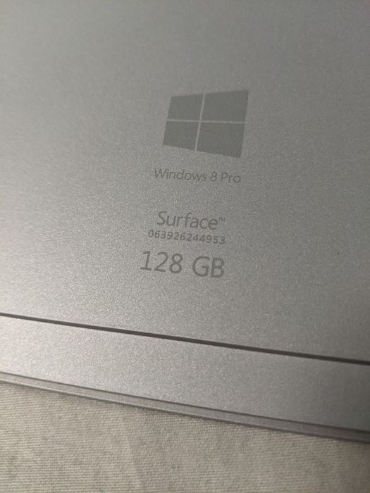 Microsoft Surface Pro 3  i5/4Gb/128Gb трещины на экране