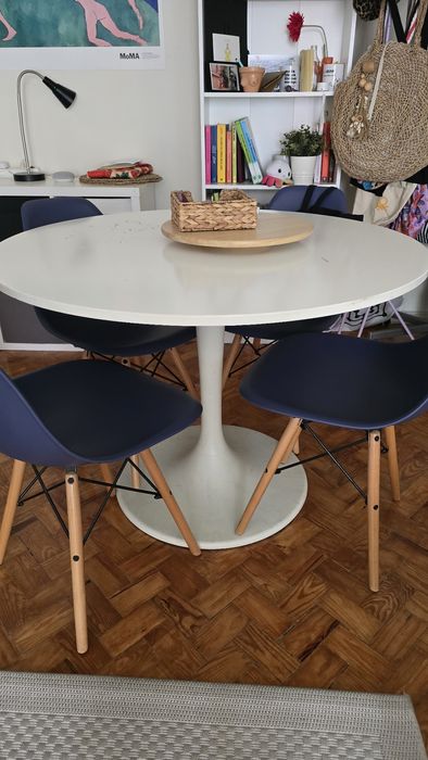 Mesa doksta Ikea + cadeiras sklum