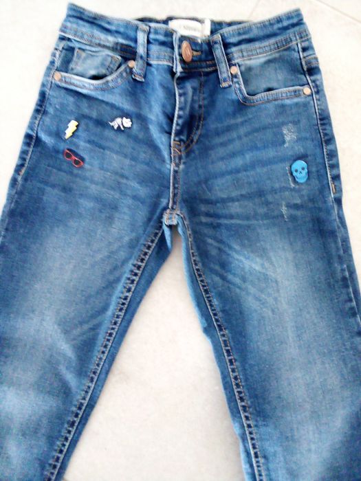 Calças de ganga para o menino