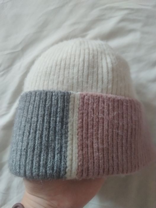 Продам стильну триколірну шапку-біні (Осінь/Зима)