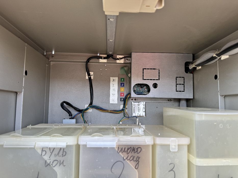 Вендінговий кавовий апарат saeco