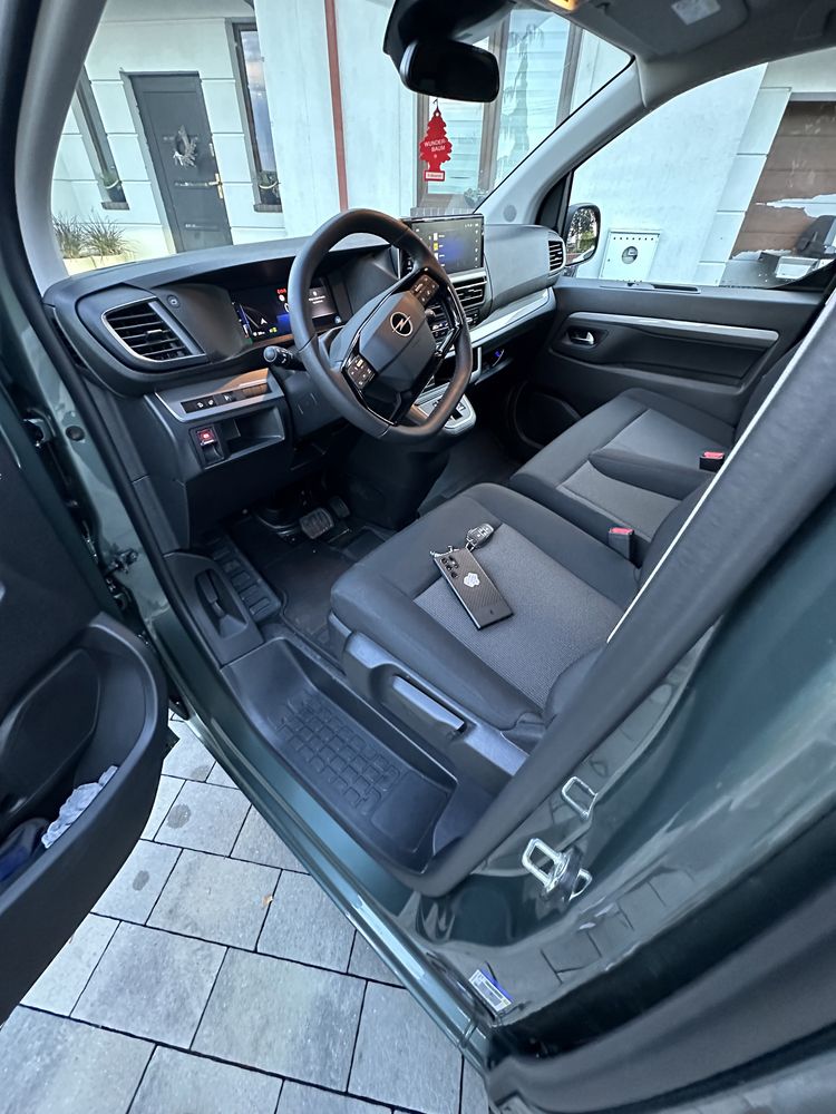Wynajem Bus -9 osobowy Nowy Opel Zafira Long Automat