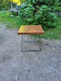 Stół drewniany z stalowymi nogami, 80cm x 80cm x 76cm. 17sztuk