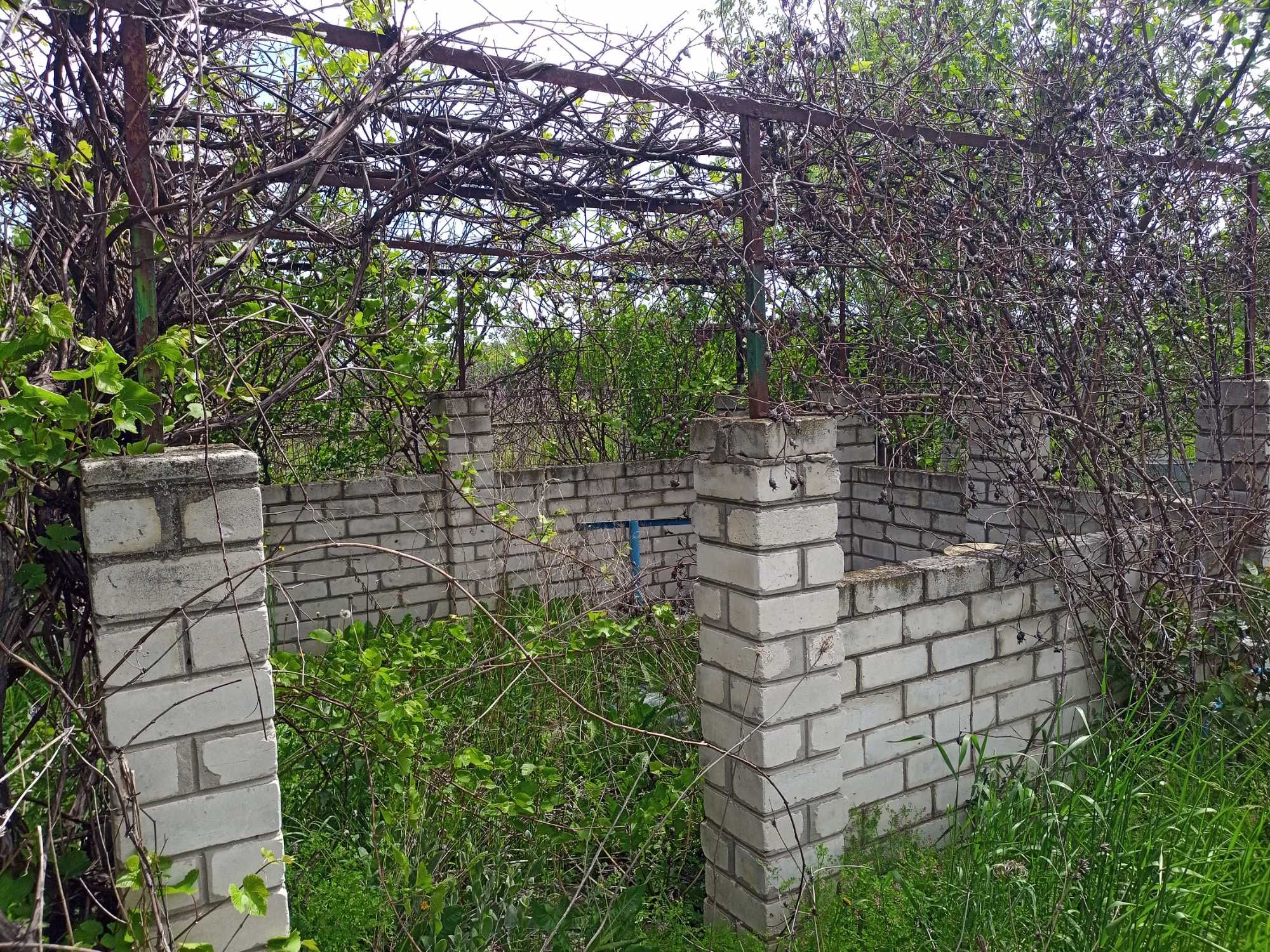 Продам дачу, кирпичный дом 2 этажа.