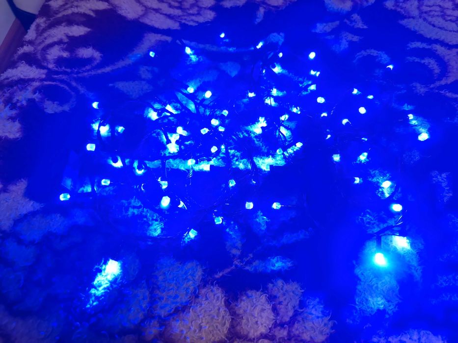 Гірлянди вогники: кристали (синя), шторка кульки (3 кольори)