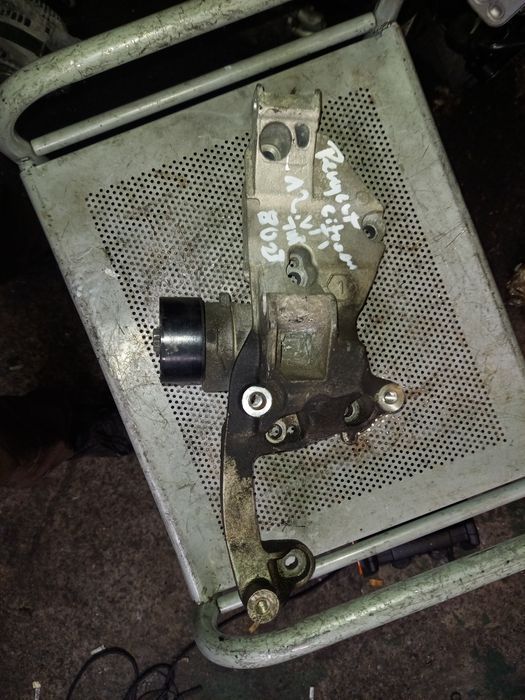 Podstawa łapa alternator klimatyzacji peugeot citroen 1.2 vti thp