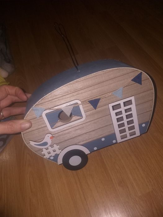 Nowy karmik dla ptaków