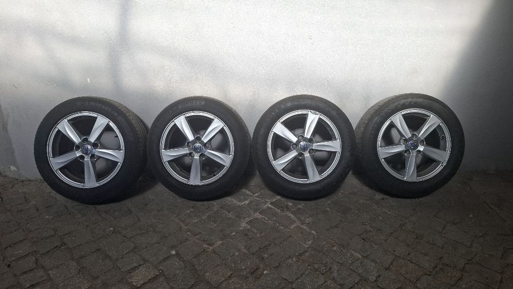 Conjunto de jantes originais da volvo
