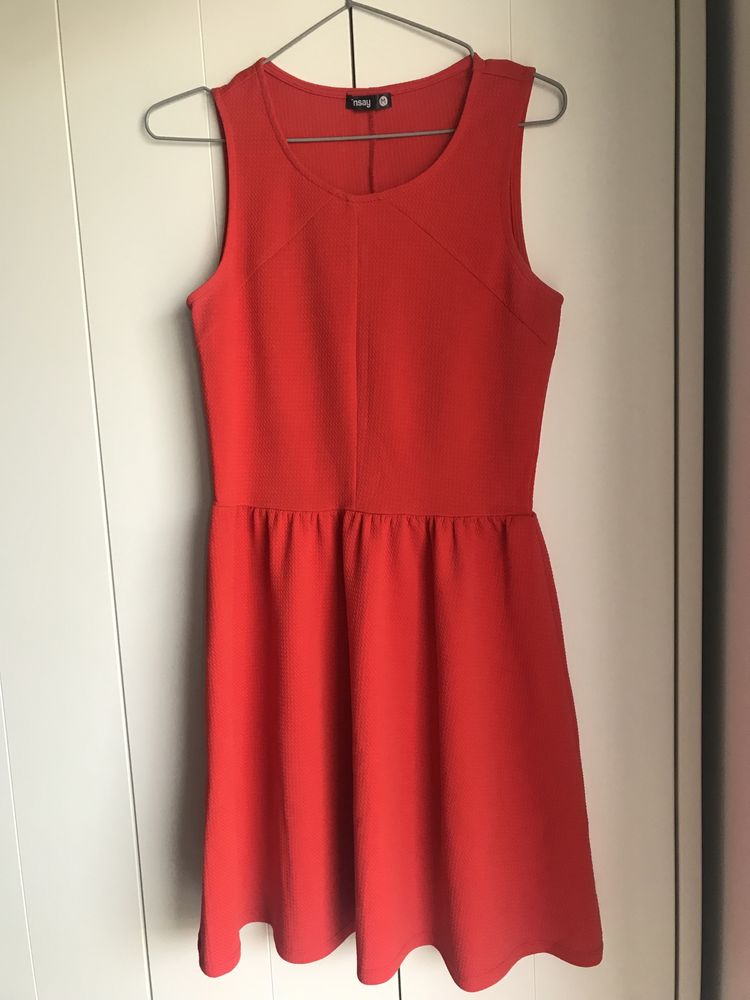 Czerwona mini sukienka letnia Sinsay M