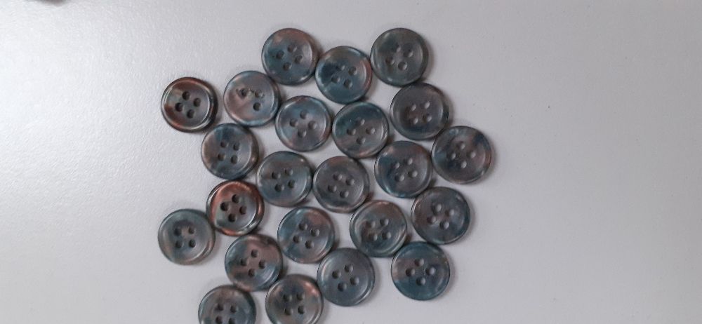 stare guziki koszulowe 4 dziurki 1,1 cm komplet 30 szt masa perłowa