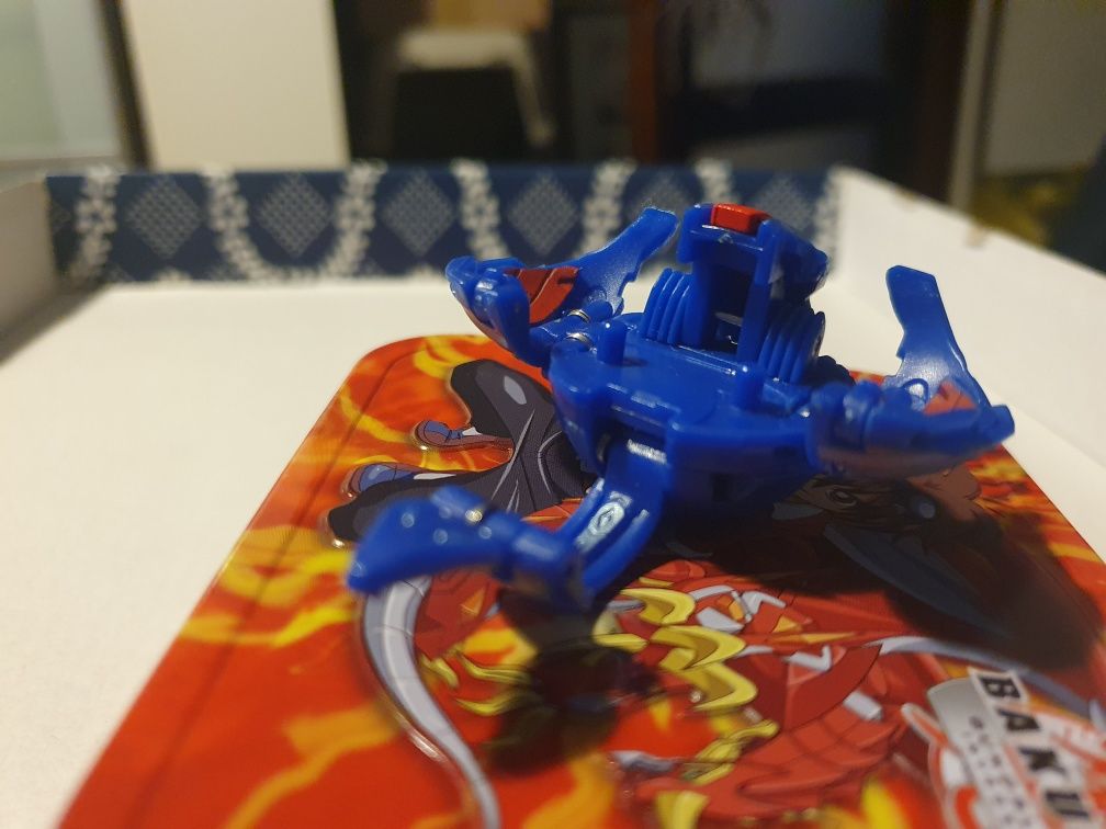 Figurka Bakugan stara kolekcja