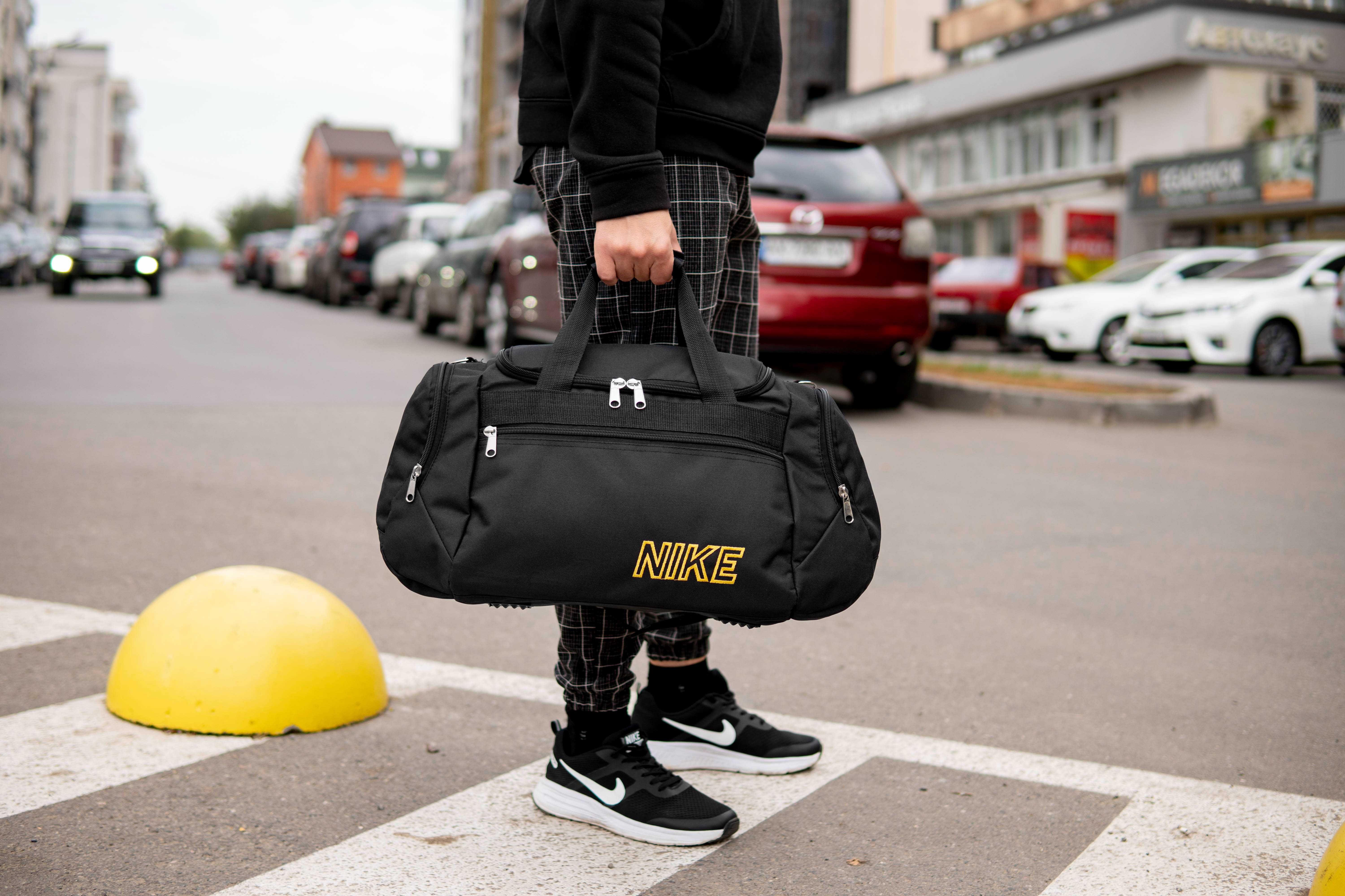 Спортивная сумка Nike на плечо для тренировок на 36 литров черная