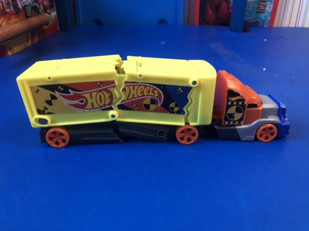 Продам машину грузовик трейлер Hot Wheels оригинал Хот Вилс